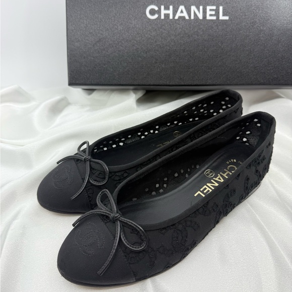 Chanel Black CC Perforated Mesh with Grosgrain Ballet Flats - 36C - Picture 6 of 12